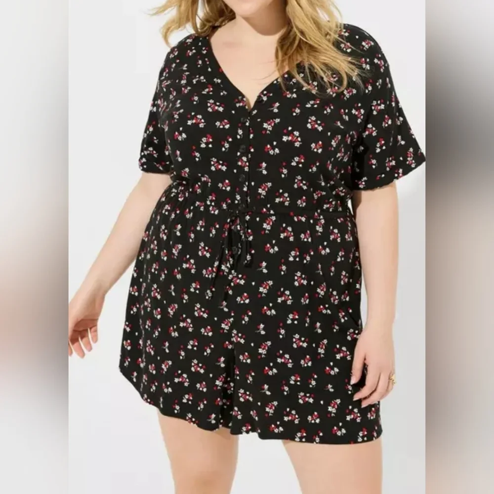 Torrid Floral Shorts Romper 4x/26 - Picture 3 of 15